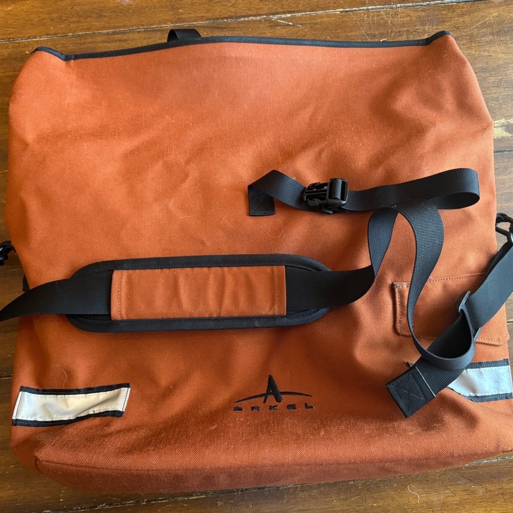 Arkel Signature H laptop messenger bike commuter pannier